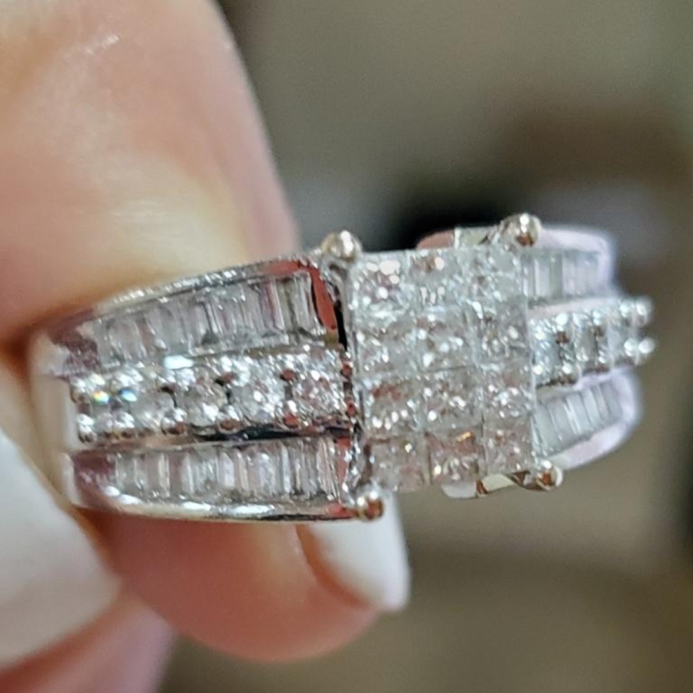 Wedding ring - Picture 1 of 1
